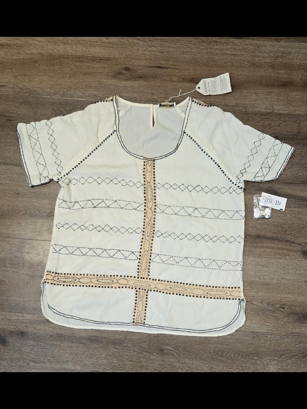 NWT Boho Embroidered & Studded Tunic Top-Size XL - Picture 2 of 6
